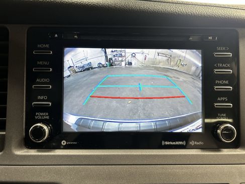 Used 2018 Toyota Sienna XLE Premium image 16
