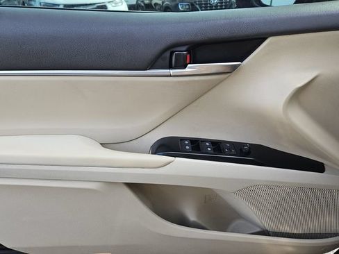 Used 2018 Toyota Camry LE FWD image 26