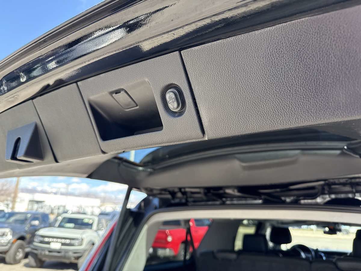 Used 2019 Cadillac Escalade ESV Premium Luxury AWD/4WD image 22