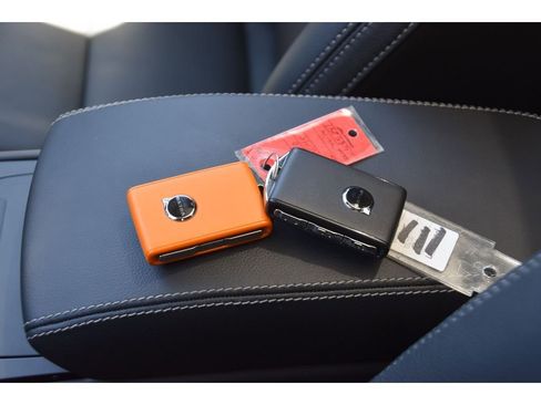 Certified 2025 Volvo XC40 B5 Plus w/ Protection Package Premier image 32