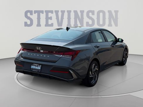 Used 2025 Hyundai Elantra Sport FWD image 5