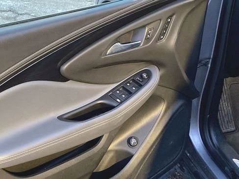 Used 2019 Buick Envision Essence image 23