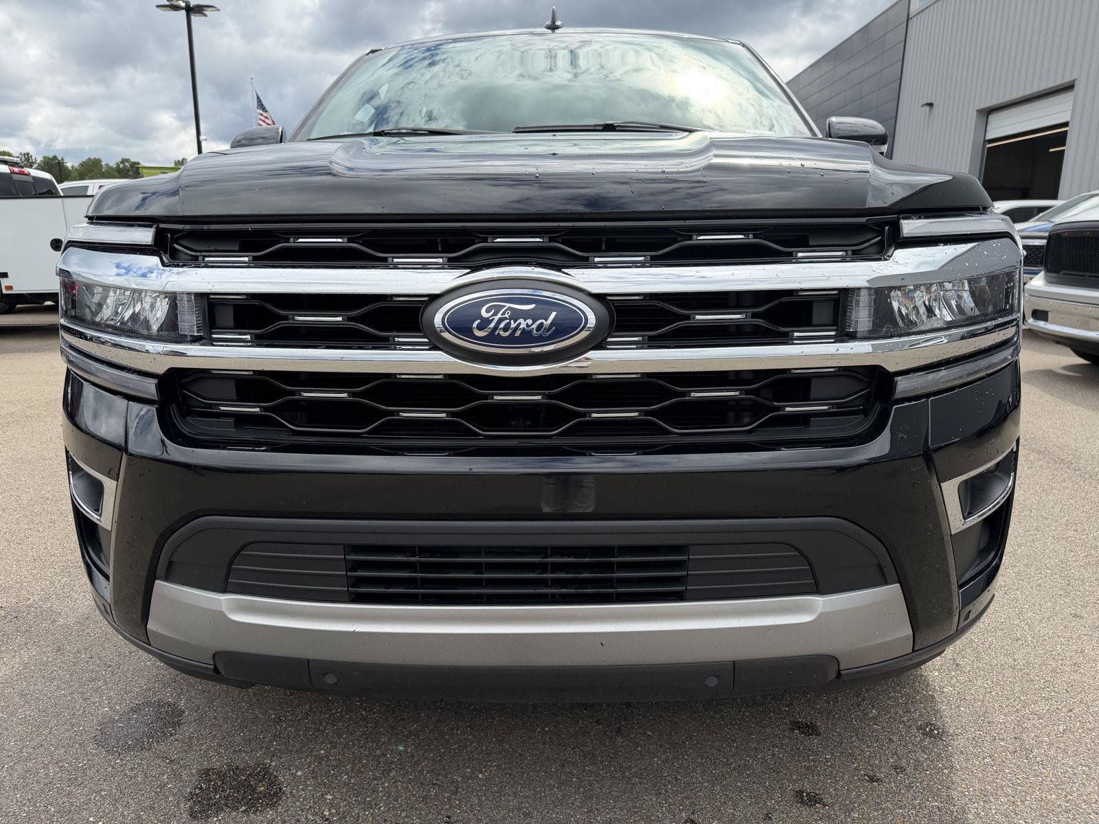 Used 2024 Ford Expedition Limited RWD image 25