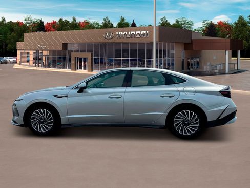 New 2025 Hyundai Sonata Limited image 3
