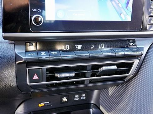 Used 2025 Toyota Camry SE FWD image 27
