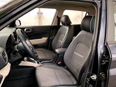 Used 2020 Hyundai Venue FWD image 24