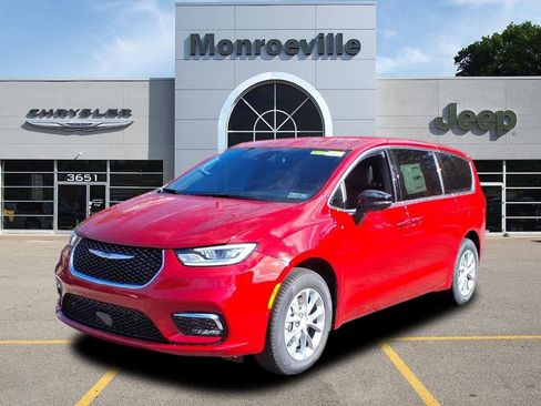 New 2026 Chrysler Pacifica Select image 1