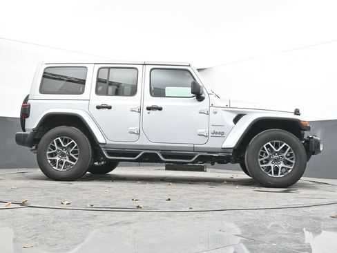 Used 2024 Jeep Wrangler Sahara image 44
