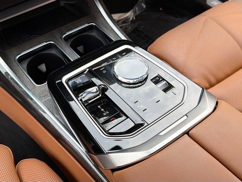 Certified 2024 BMW 740i xDrive w/ Premium Package AWD/4WD image 10