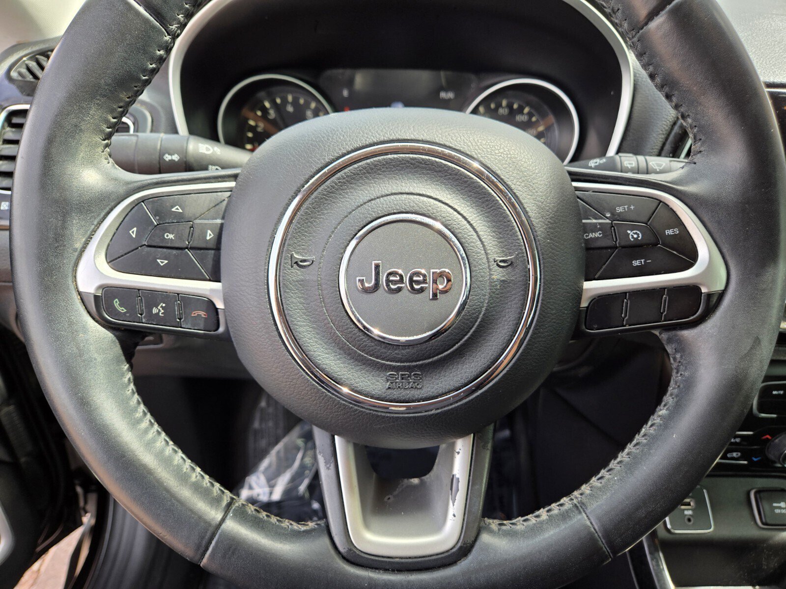 Used 2019 Jeep Compass Latitude FWD image 16