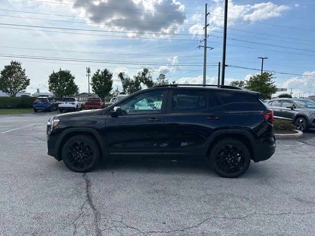 Used 2022 GMC Terrain SLE w/ Driver Convenience Package AWD/4WD image 5