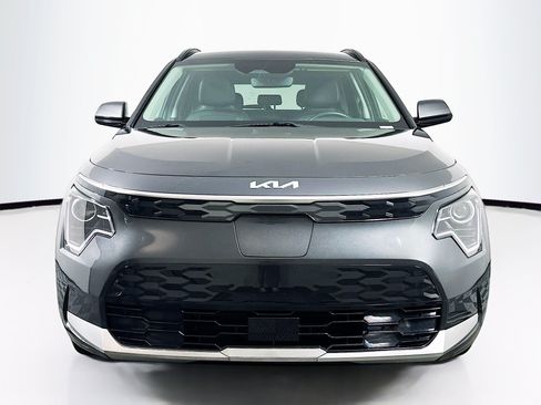 Used 2023 Kia Niro Wind w/ Wind Preserve Package FWD image 2