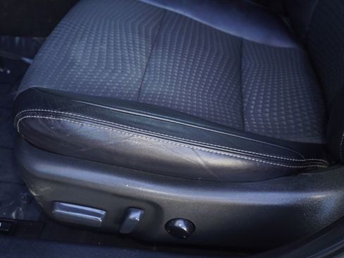 Used 2014 Toyota Camry SE image 12