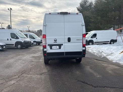 Used 2024 RAM ProMaster 2500 w/ Convenience Group image 9