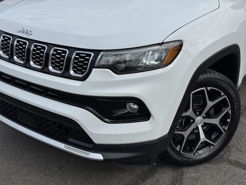 Used 2024 Jeep Compass Limited AWD/4WD image 3