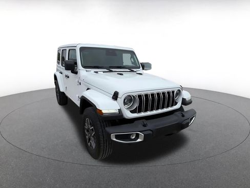Used 2025 Jeep Wrangler Unlimited Sahara AWD/4WD image 3