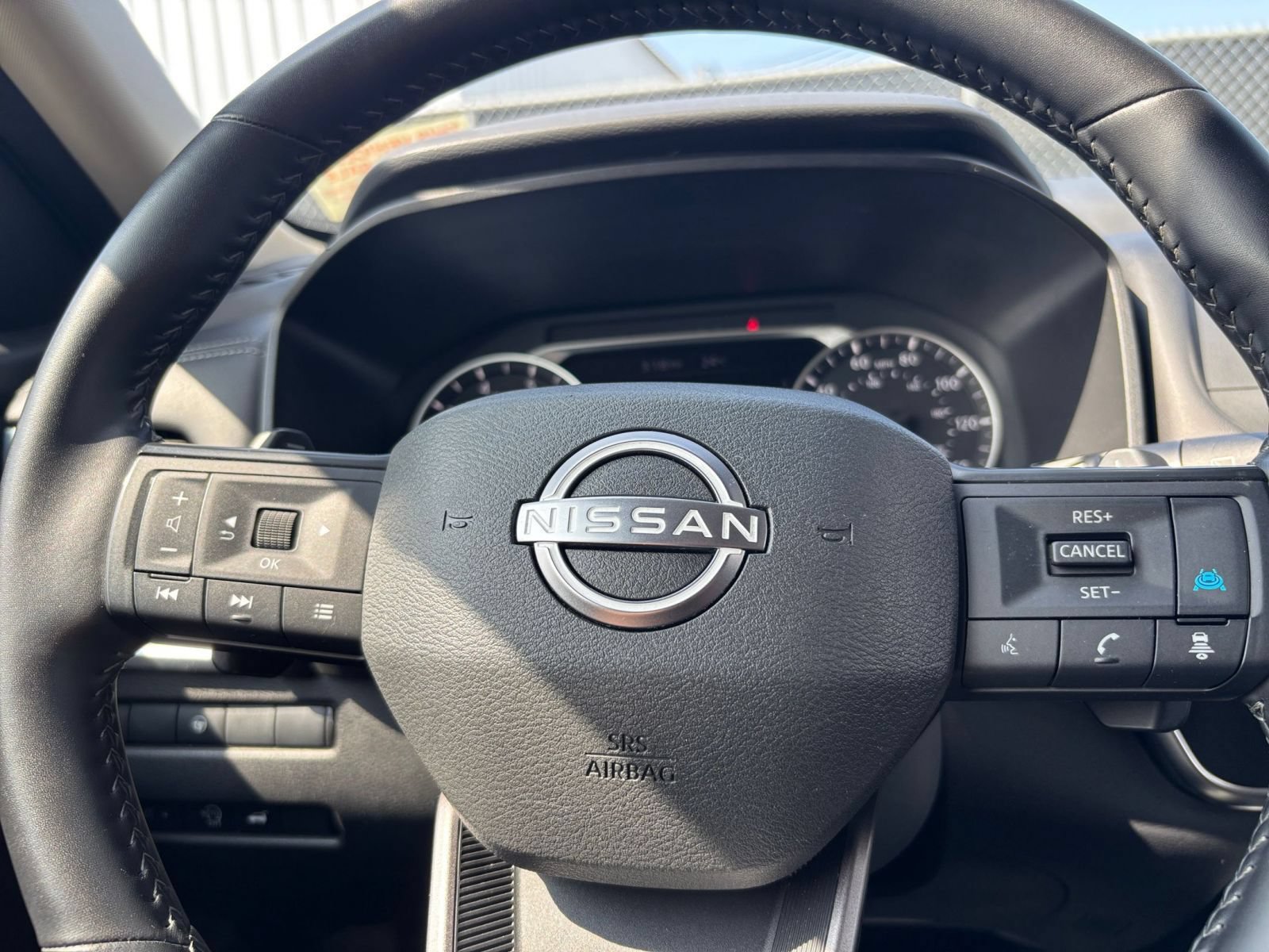 Used 2025 Nissan Rogue SV FWD image 29