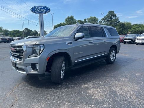 Used 2023 GMC Yukon XL SLT w/ SLT Premium Package AWD/4WD image 3