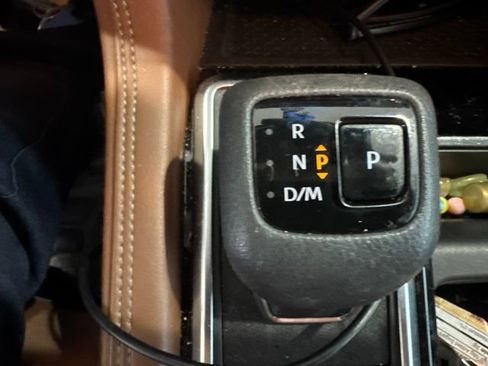 Used 2023 Nissan Pathfinder Platinum w/ Lighting Package (N93) FWD image 12
