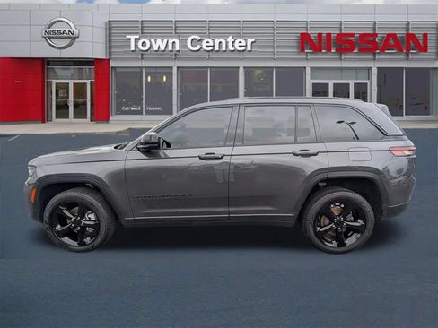 Used 2024 Jeep Grand Cherokee Limited w/ Black Appearance Package RWD image 4