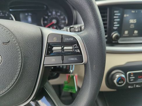 Used 2019 Kia Sorento FWD V6 image 23
