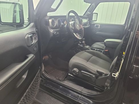 Used 2020 Jeep Wrangler Unlimited Sahara AWD/4WD image 20