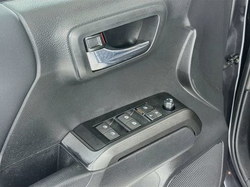 Used 2023 Toyota Tacoma TRD Off-Road w/ Technology Package AWD/4WD image 21