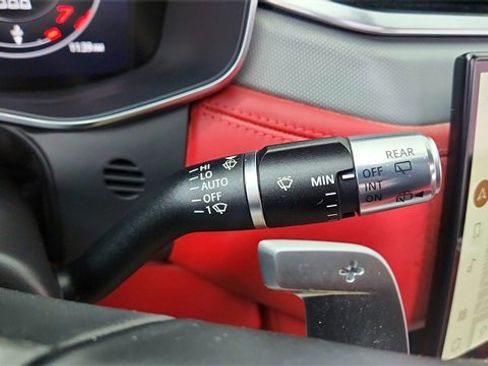 Used 2022 Jaguar F-PACE SVR image 43