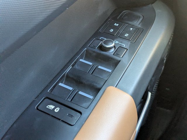 Used 2022 Land Rover Defender 110 X AWD/4WD image 23