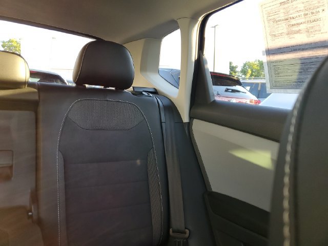 Certified 2023 Volkswagen Taos SE w/ Panoramic Sunroof Package FWD image 12