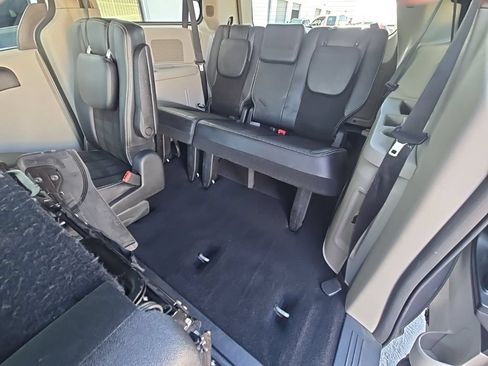 Used 2019 Dodge Grand Caravan SXT FWD image 37