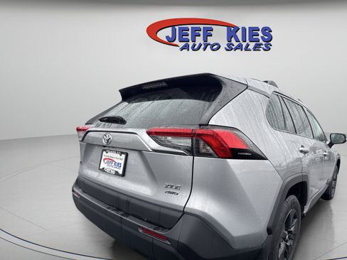 Used 2020 Toyota RAV4 XLE w/ Convenience Package image 5