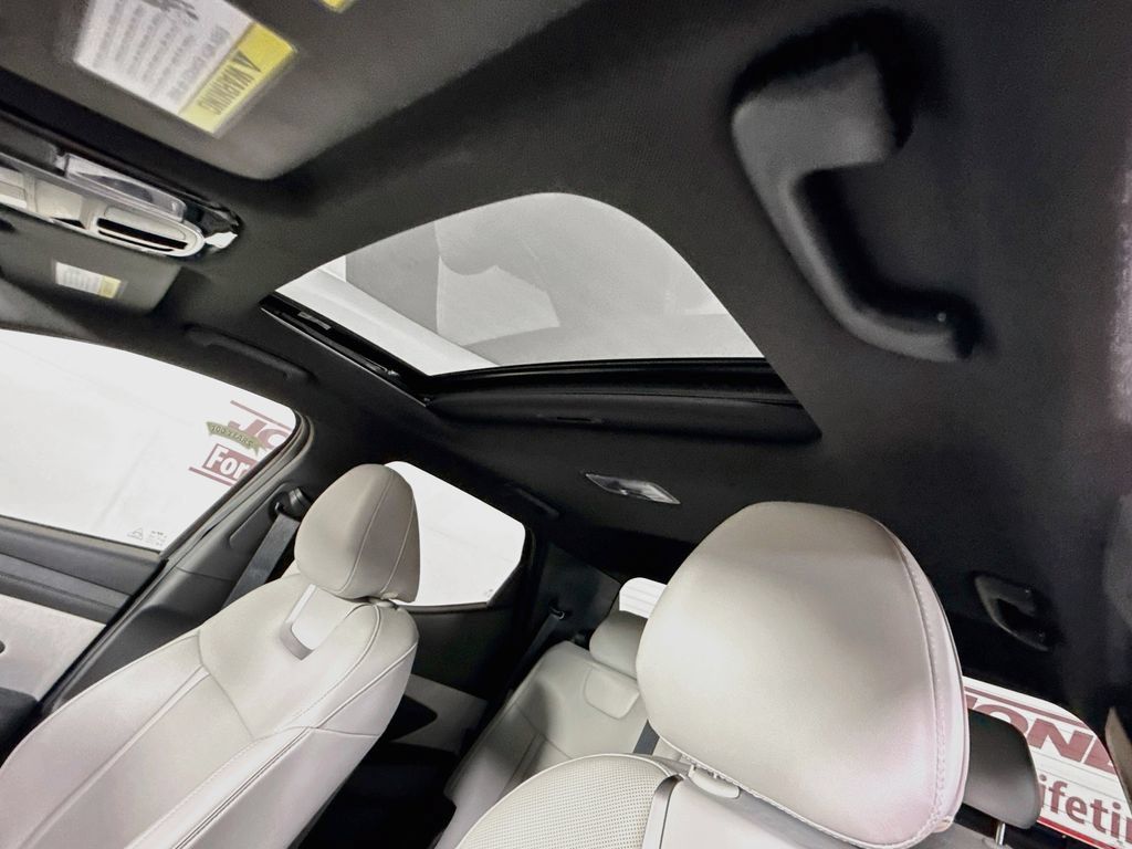 Certified 2025 Hyundai Santa Cruz Limited AWD/4WD image 12