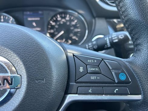 Used 2019 Nissan Rogue SL w/ Premium Package AWD/4WD image 17