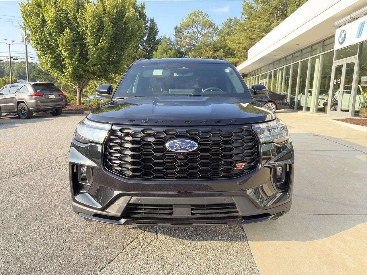 Used 2025 Ford Explorer ST AWD/4WD image 3