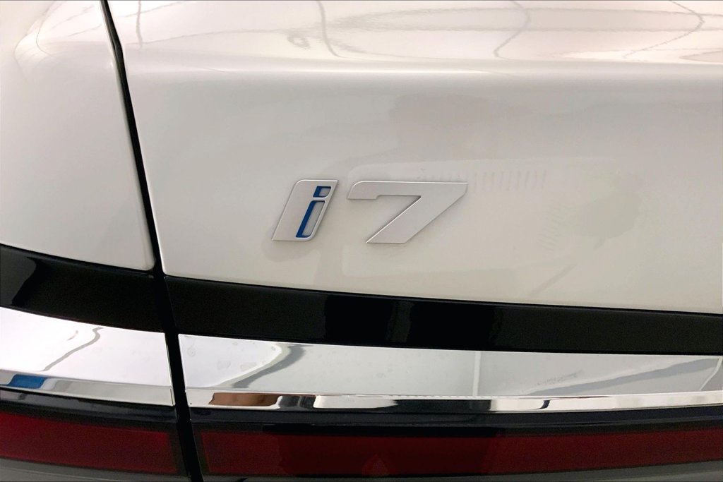 Certified 2023 BMW i7 xDrive60 AWD/4WD image 7