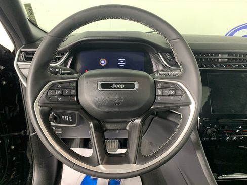 Used 2023 Jeep Grand Cherokee L Laredo AWD/4WD image 19
