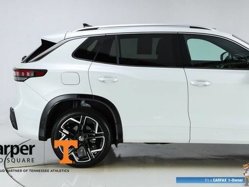 Used 2025 Volkswagen Tiguan SEL R-Line AWD/4WD image 11