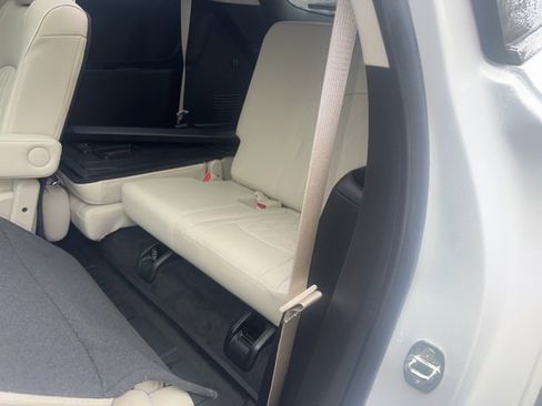 Used 2023 Buick Enclave Avenir w/ Avenir Technology Package image 21