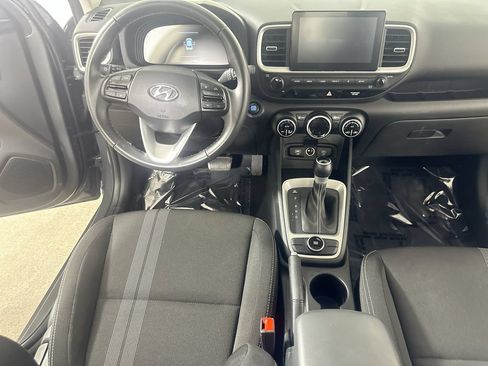 Used 2025 Hyundai Venue SEL FWD image 17