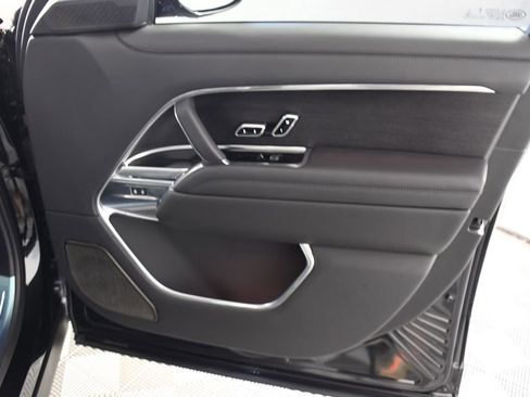 Used 2025 Land Rover Range Rover Long Wheelbase Autobiography image 17