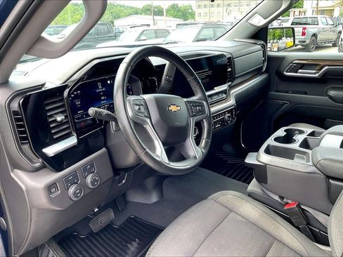 Used 2023 Chevrolet Silverado 1500 LT AWD/4WD image 8