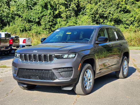 New 2025 Jeep Grand Cherokee Laredo AWD/4WD image 12