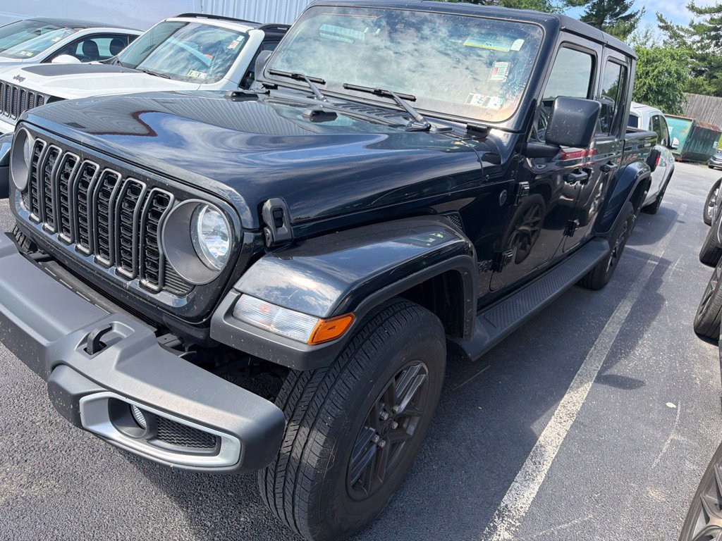 Used 2024 Jeep Gladiator Sport AWD/4WD image 5