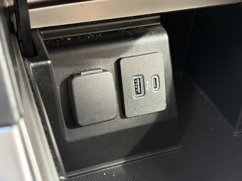 Used 2020 Ford Explorer Limited image 26