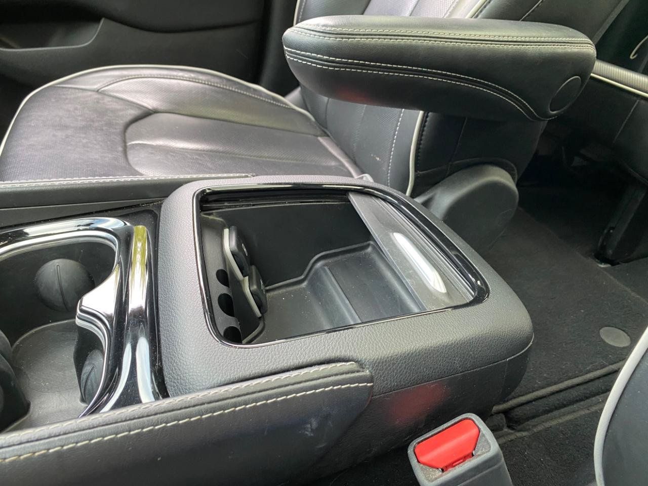 Used 2025 Chrysler Pacifica Limited FWD image 63