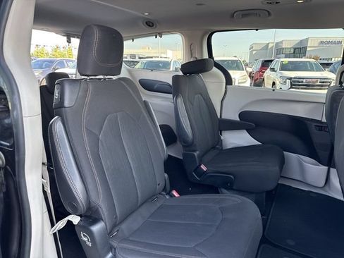 Used 2017 Chrysler Pacifica Touring Plus FWD image 14