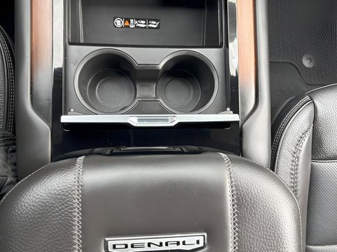 Certified 2025 GMC Yukon XL Denali image 19