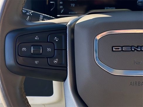 Used 2023 GMC Yukon Denali image 12