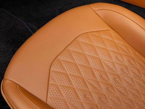 Used 2026 Aston Martin DB12 Convertible image 29